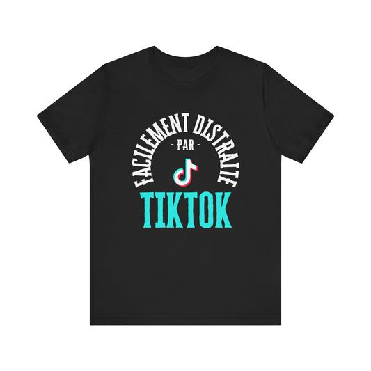 Facilement distrait par TikTok – Le t-shirt parfait pour les fans de la plateforme !